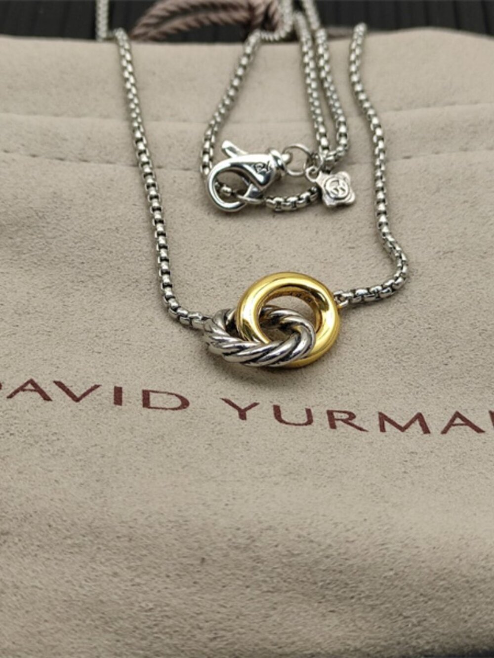 ✨David Yurman Two-Tone Interlocking Loop Necklace✨